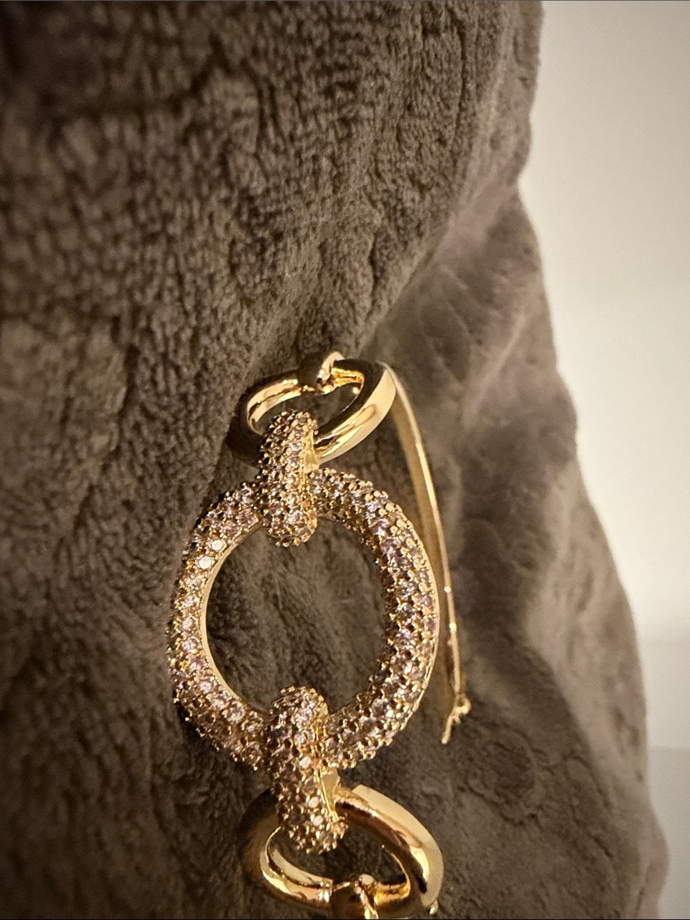 Pavé Circle Link Gold Bracelet with Crystal Accents - Picture 4 of 4